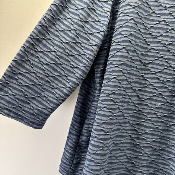 Chicos Women's‎ Top Size XL Blue Textured Stretch Asymmetrical Hem Side Slit - Picture 4 of 8